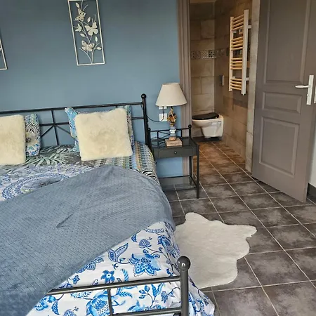 Au Petit Paradis Bed & Breakfast 3*