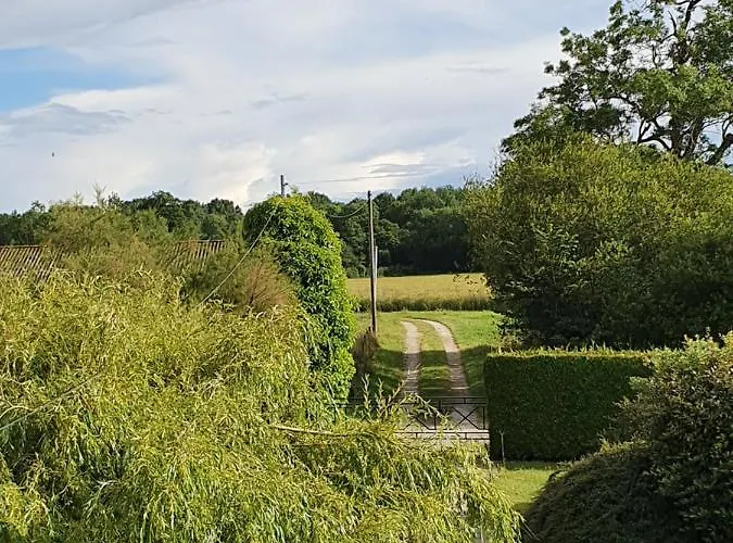 Au Petit Paradis Bed & Breakfast Sainte-Gauburge-Sainte-Colombe