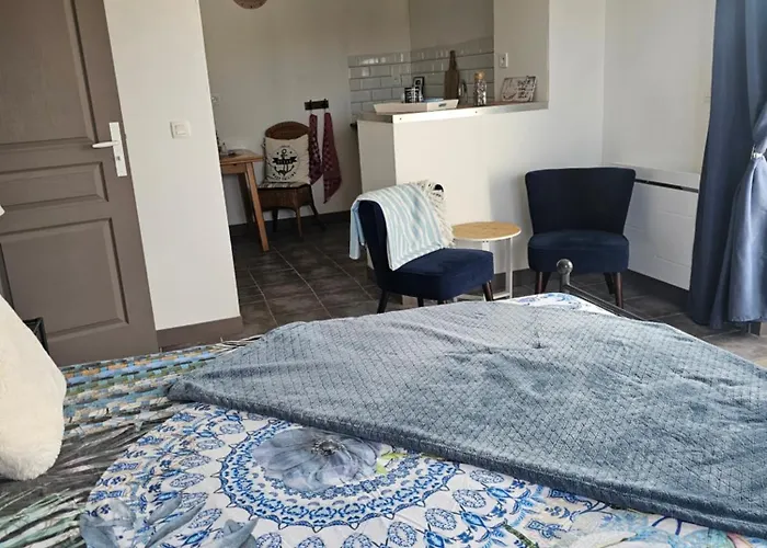 Au Petit Paradis Bed & Breakfast 3*